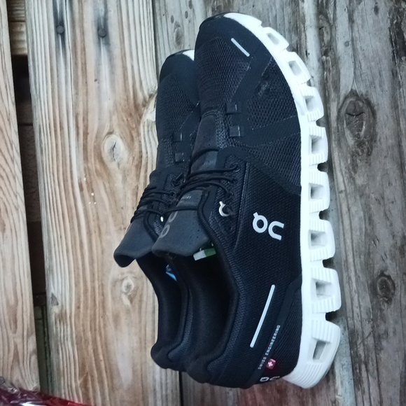 On cloud running shoes - Picture 6 of 13